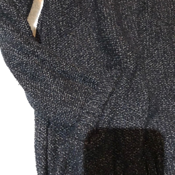 Sweater with hood and pockets - Picture 3 of 4